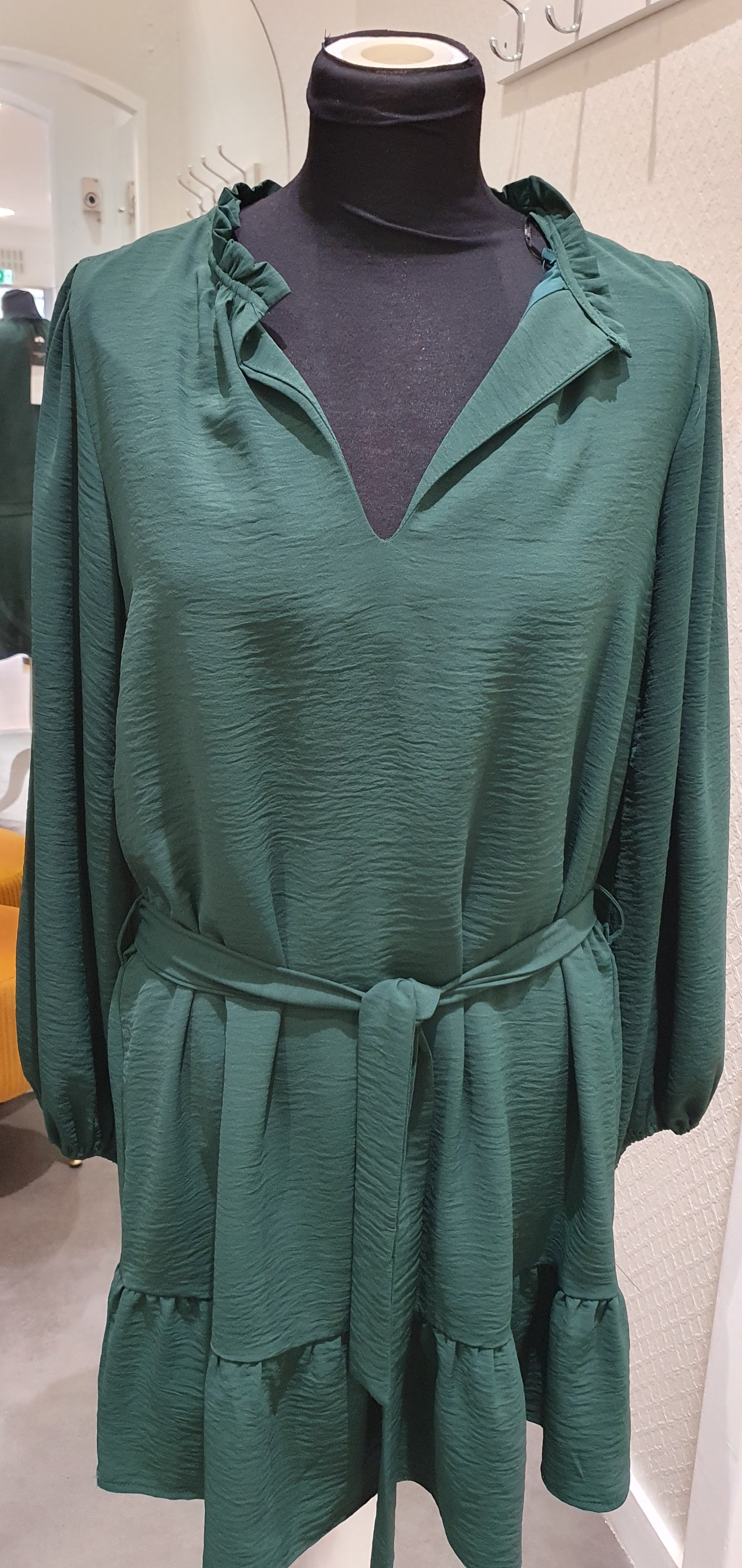 Robe chic et élégante de la marque EMABLUES